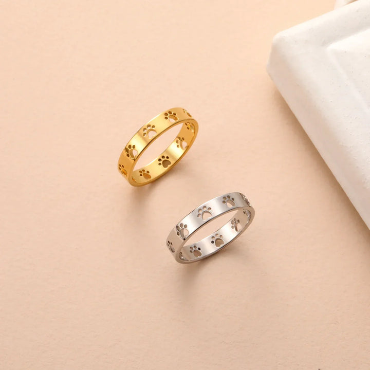 Alyssa - adjustable paw print ring in gold made of silver